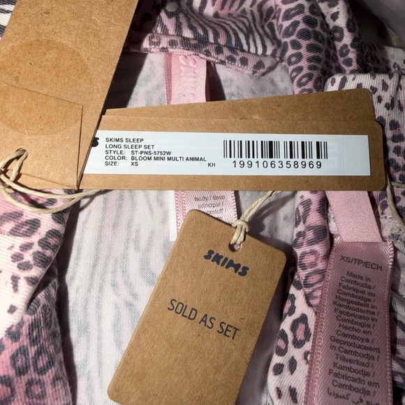 SOLD!!! SKIMS Long Sleep - 2026 VDAY SET!! - Picture 2 of 7
